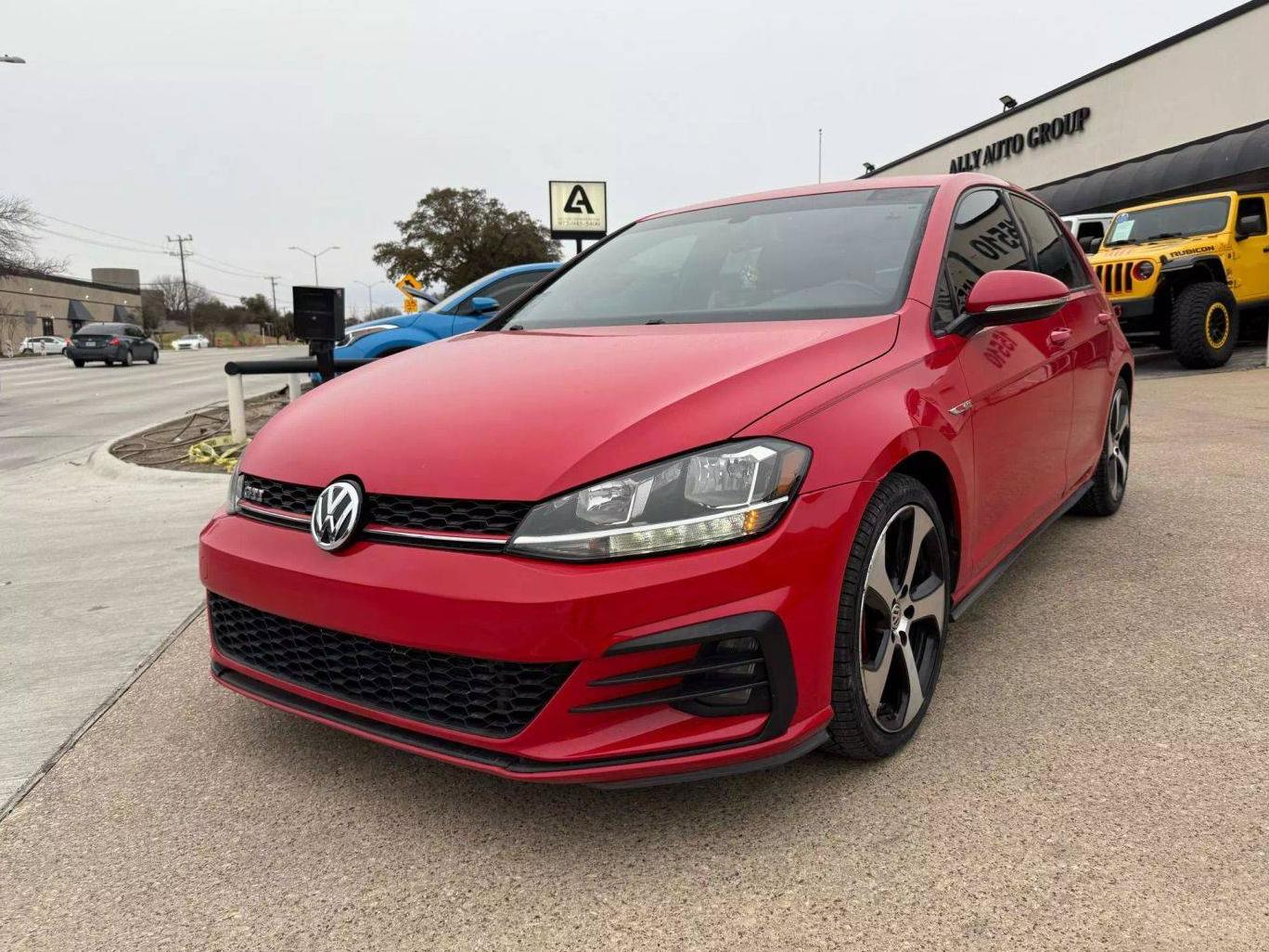 VOLKSWAGEN GOLF GTI 2018 3VW547AUXJM296399 image